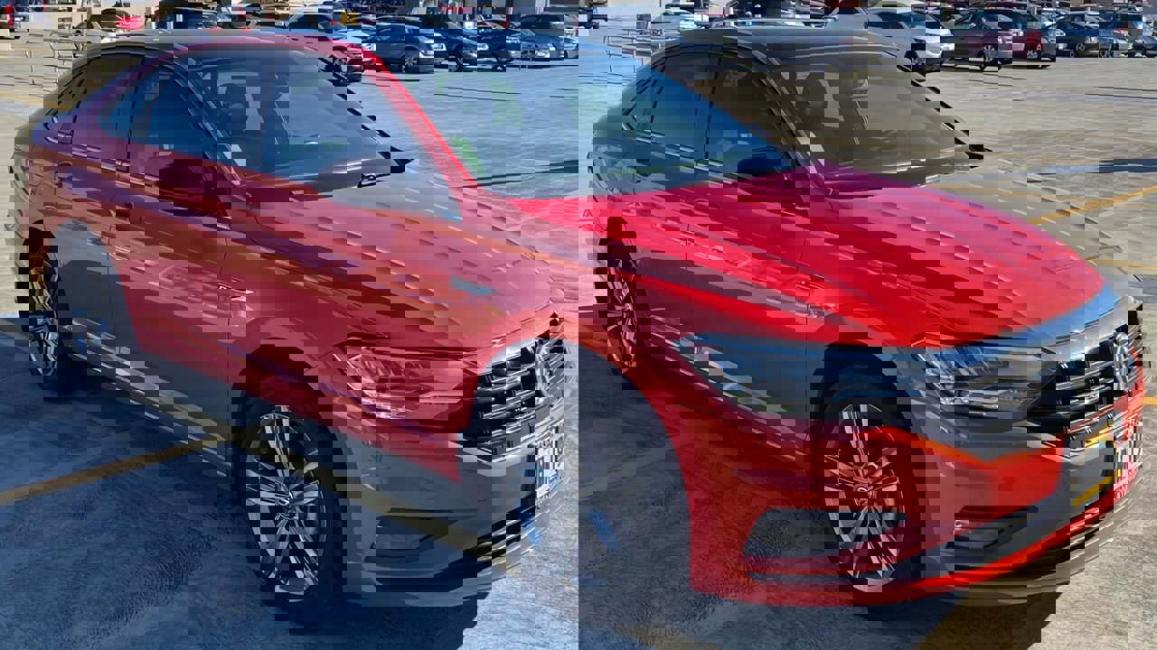 Used 2019 Volkswagen Jetta R-Line w/ R-Line Cold Weather Package FWD image 4