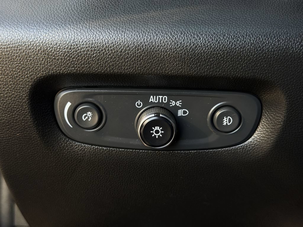 Used 2020 Chevrolet Traverse LT FWD image 22