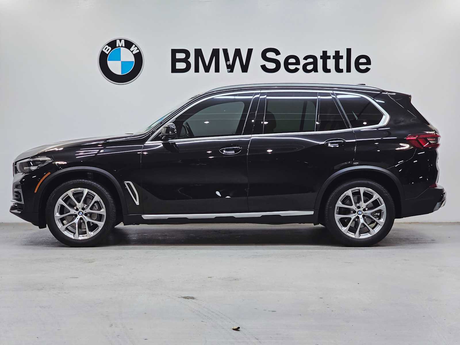 Used 2022 BMW X5 xDrive40i w/ Parking Assistance Package image 3