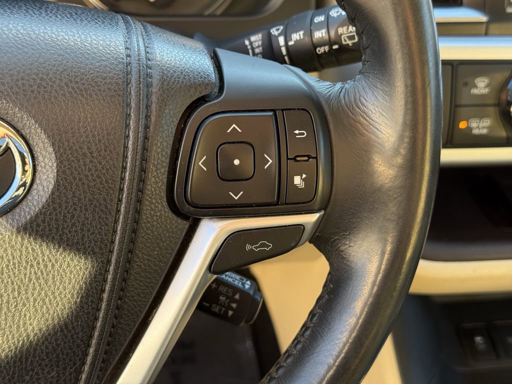 Used 2014 Toyota Highlander Limited image 21