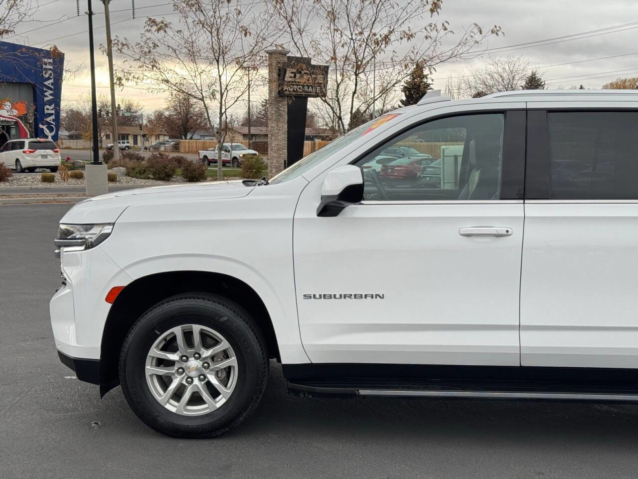 Used 2023 Chevrolet Suburban LT image 10
