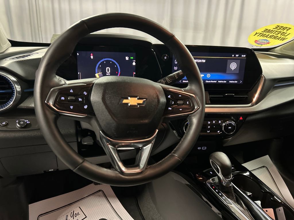 Used 2025 Chevrolet Trax LT w/ LT Convenience Package image 15