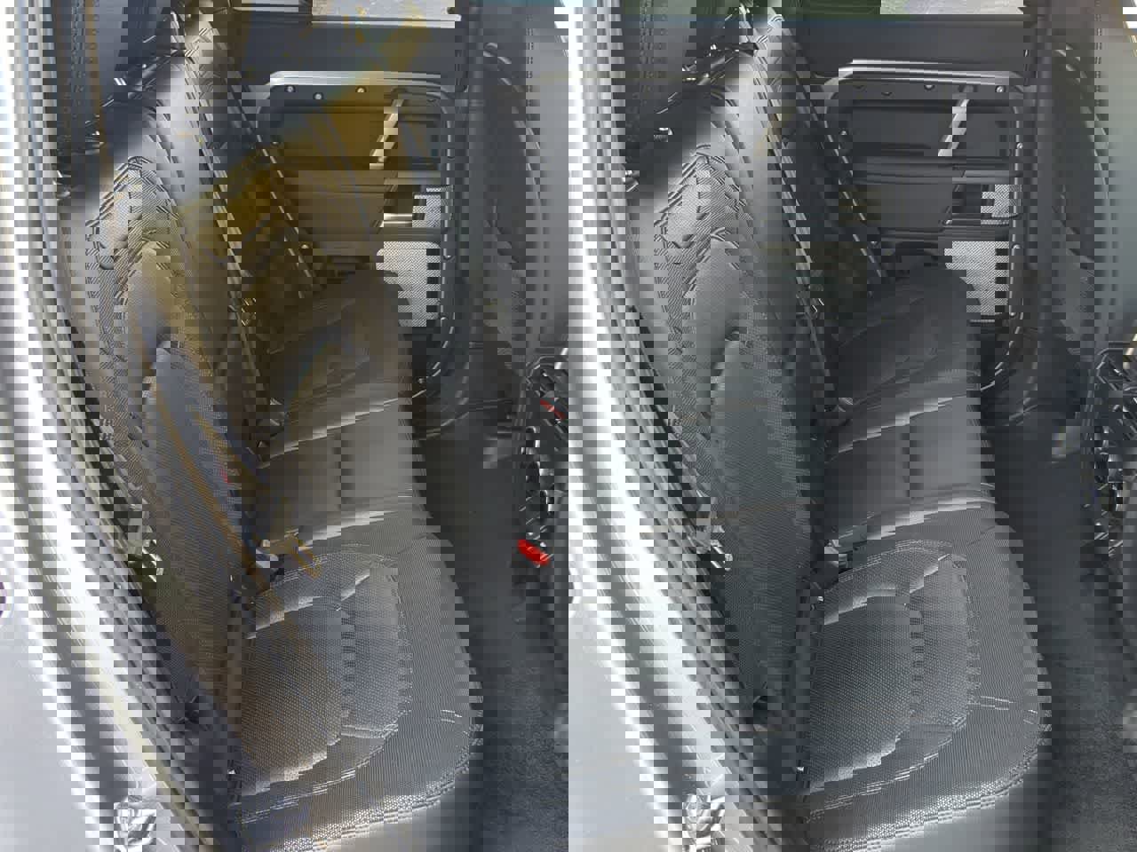 Used 2024 Land Rover Defender 130 X-Dynamic SE image 19