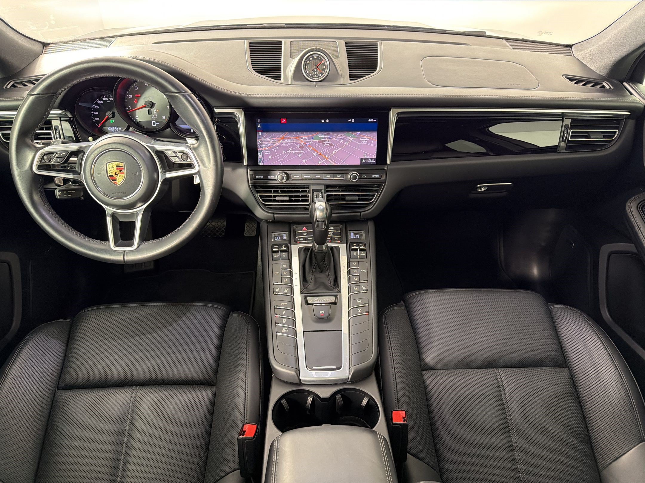 Certified 2019 Porsche Macan S AWD/4WD image 17