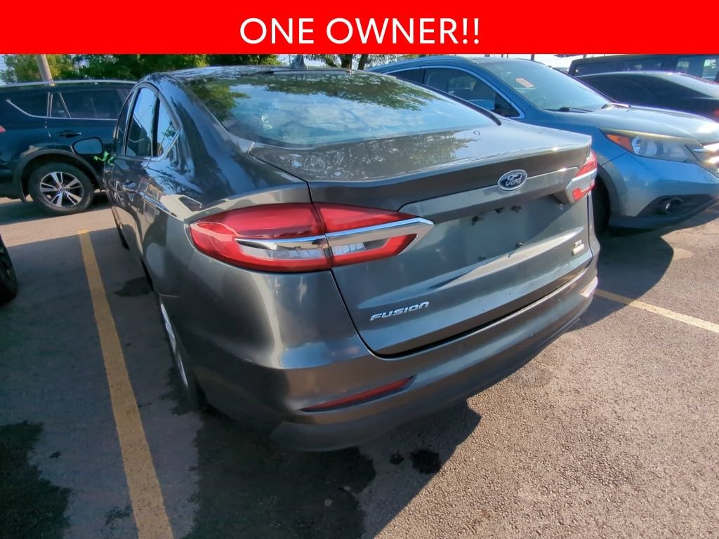 Used 2019 Ford Fusion SE FWD image 3