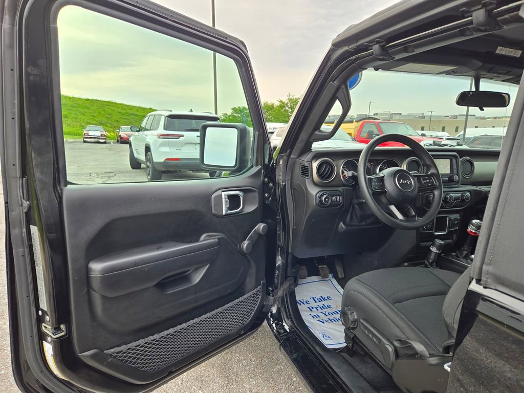 Used 2019 Jeep Wrangler Sport AWD/4WD image 12