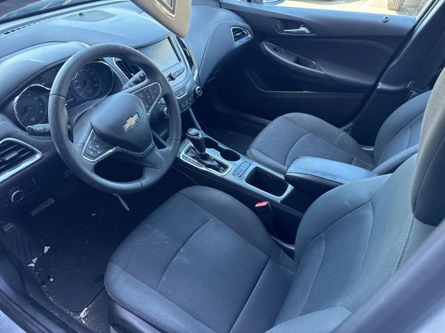 Used 2017 Chevrolet Cruze LT w/ Convenience Package image 4