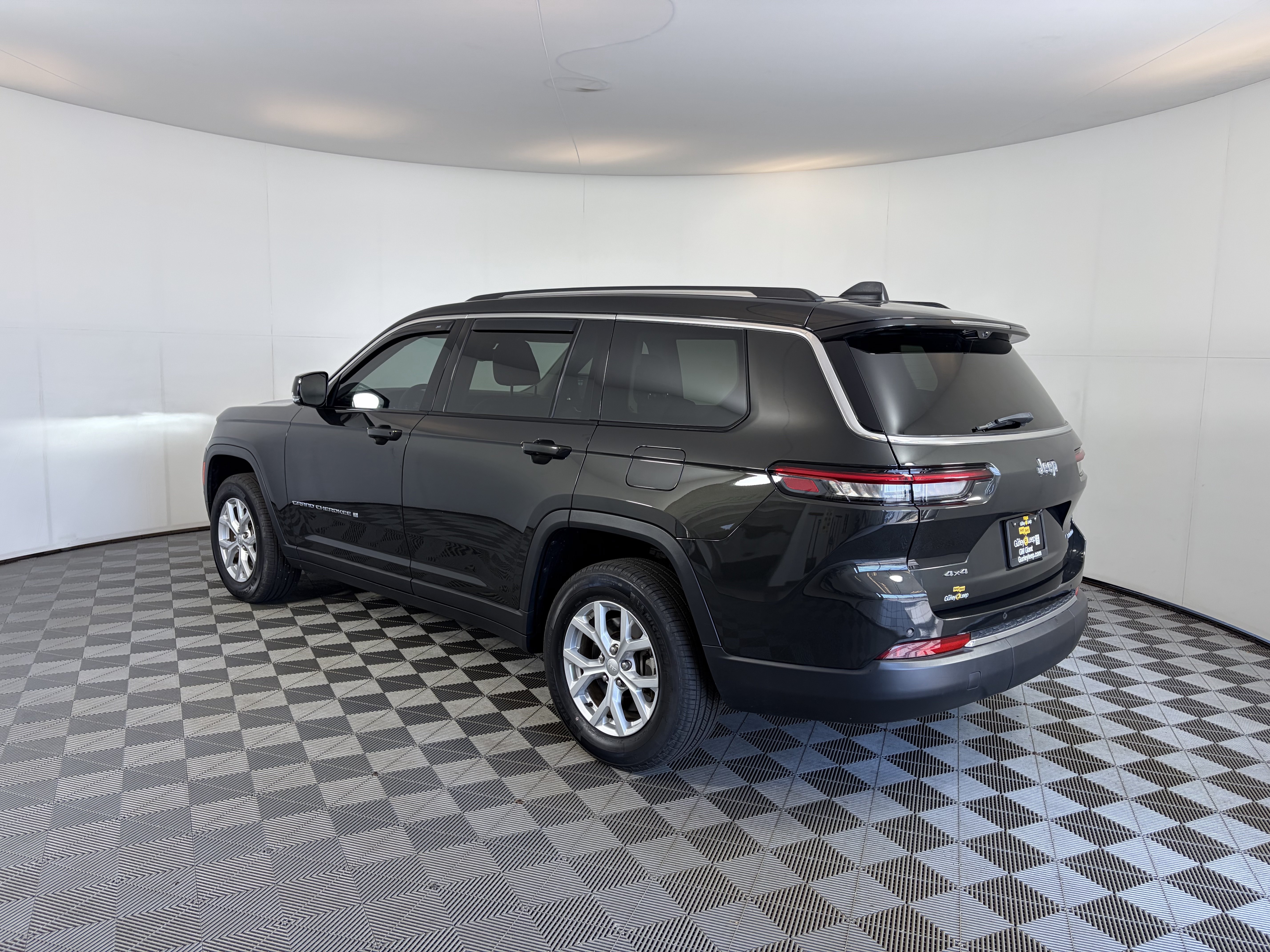 Used 2023 Jeep Grand Cherokee L Limited w/ Luxury Tech Group II AWD/4WD image 9