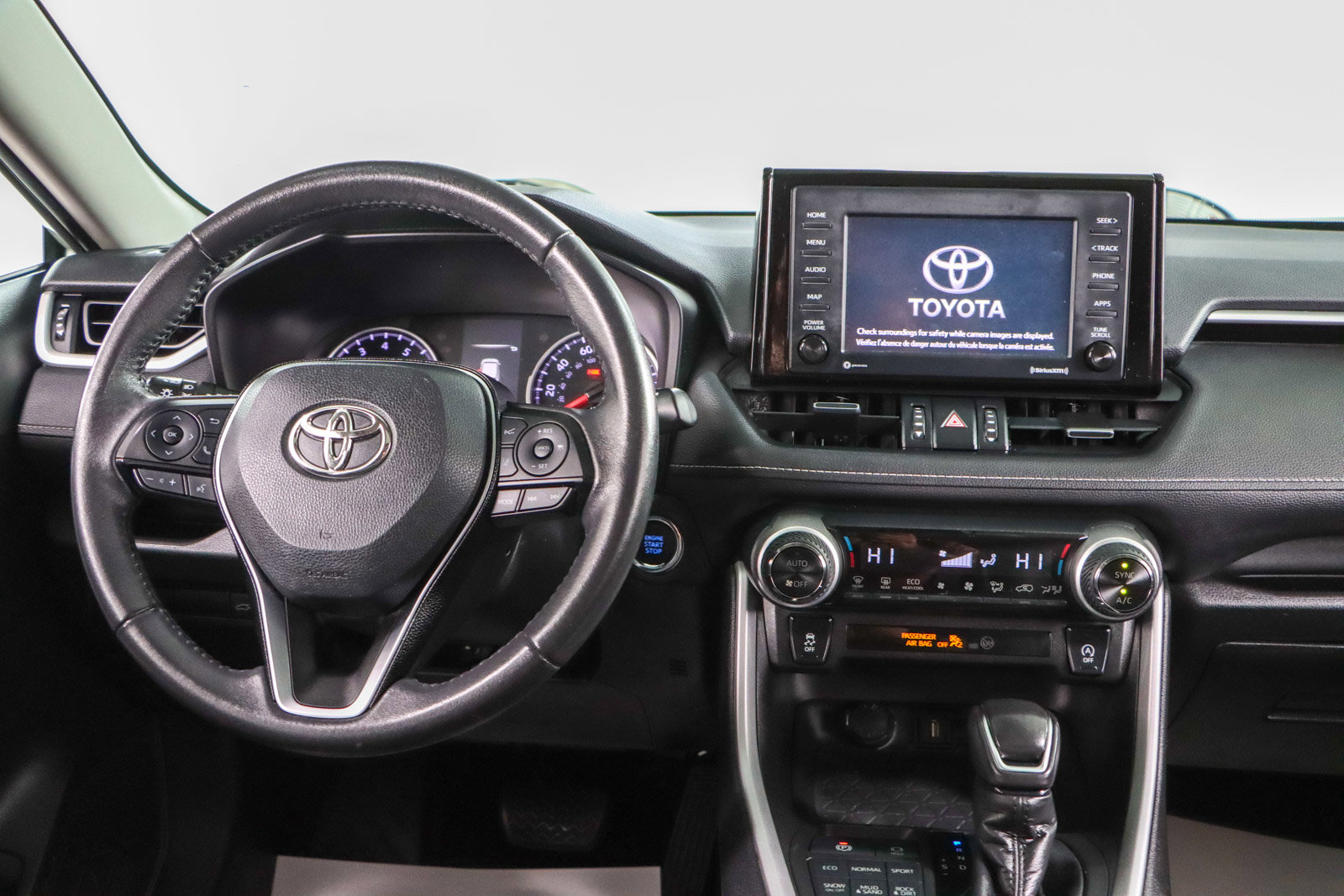 Used 2021 Toyota RAV4 XLE Premium image 17