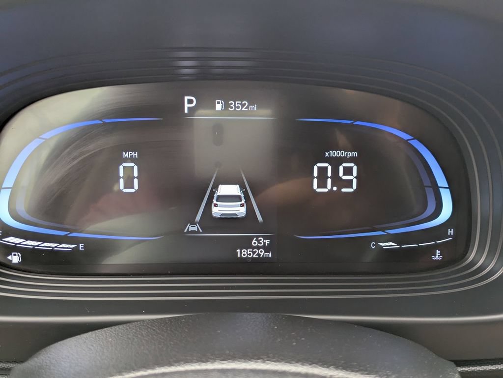 Used 2025 Hyundai Venue SEL FWD image 21