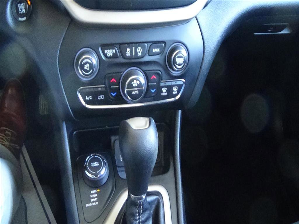 Used 2015 Jeep Cherokee Latitude w/ Comfort/Convenience Group image 20