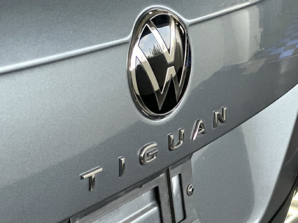 Used 2024 Volkswagen Tiguan SE R-Line FWD image 4