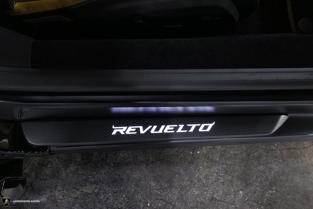 Used 2025 Lamborghini Revuelto image 41