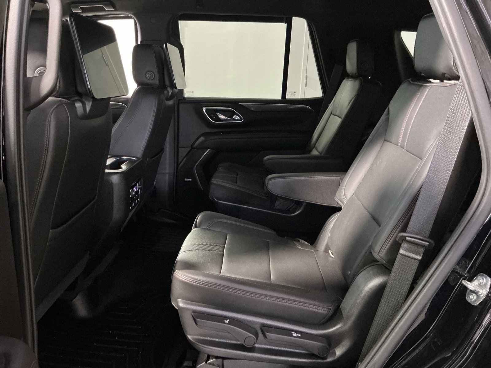 Used 2021 Chevrolet Tahoe RST w/ Luxury Package AWD/4WD image 23
