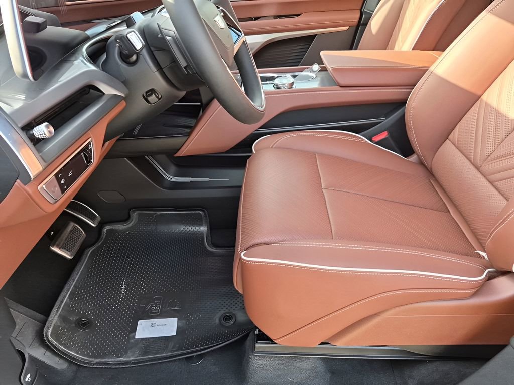 New 2026 Cadillac Vistiq Platinum w/ LPO, Floor Liner Package image 32