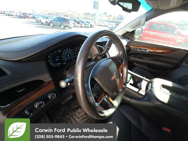 Used 2016 Cadillac Escalade ESV 4WD image 23