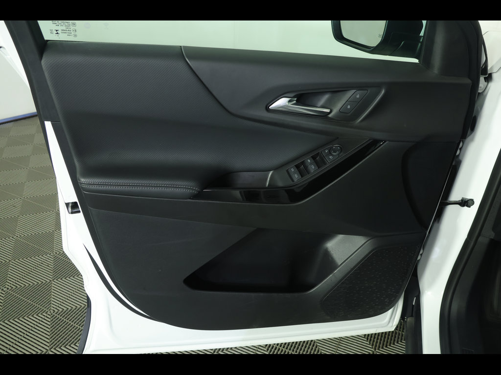 Used 2025 Chevrolet Equinox LT FWD image 19