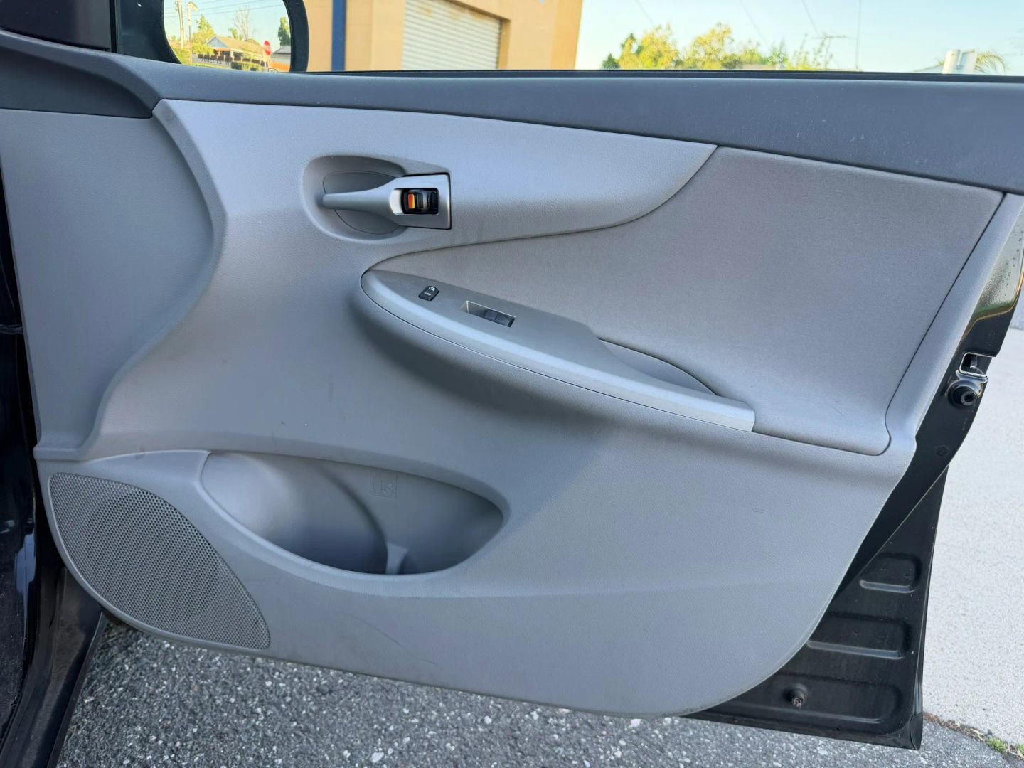 Used 2010 Toyota Corolla LE FWD image 9