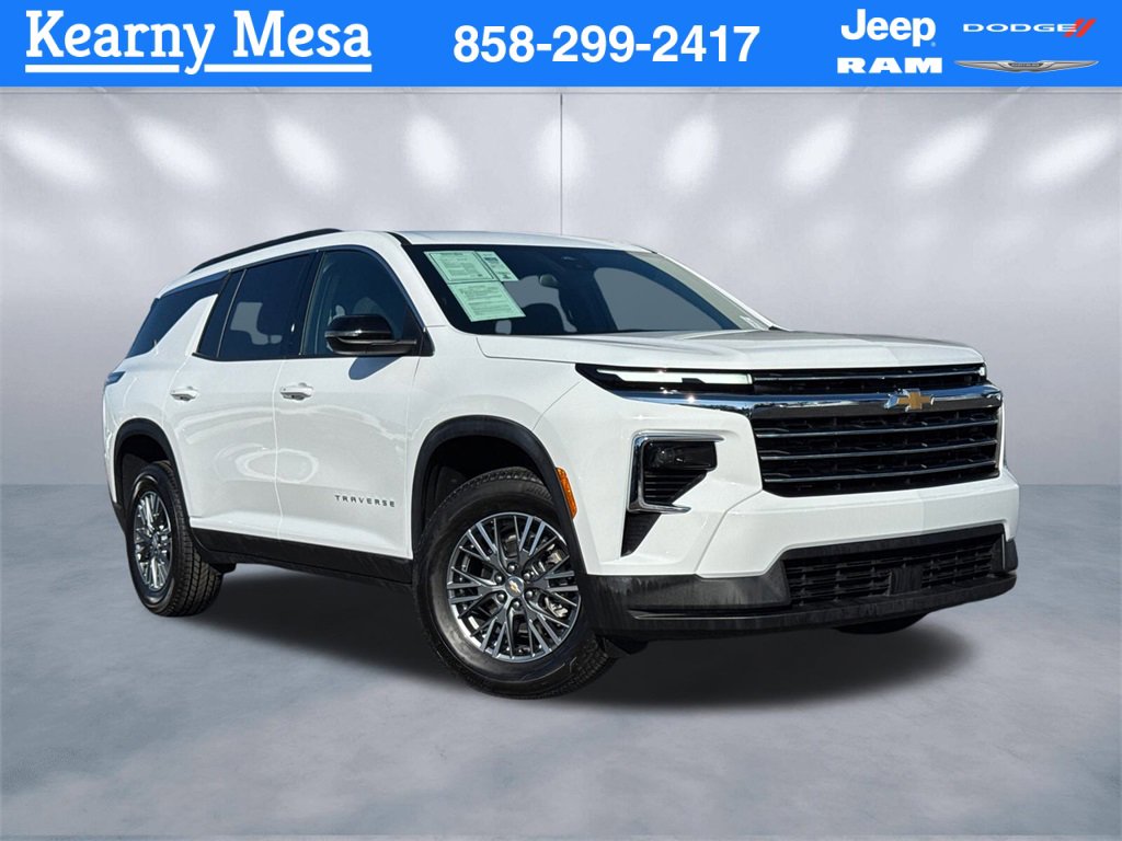 Used 2025 Chevrolet Traverse LT