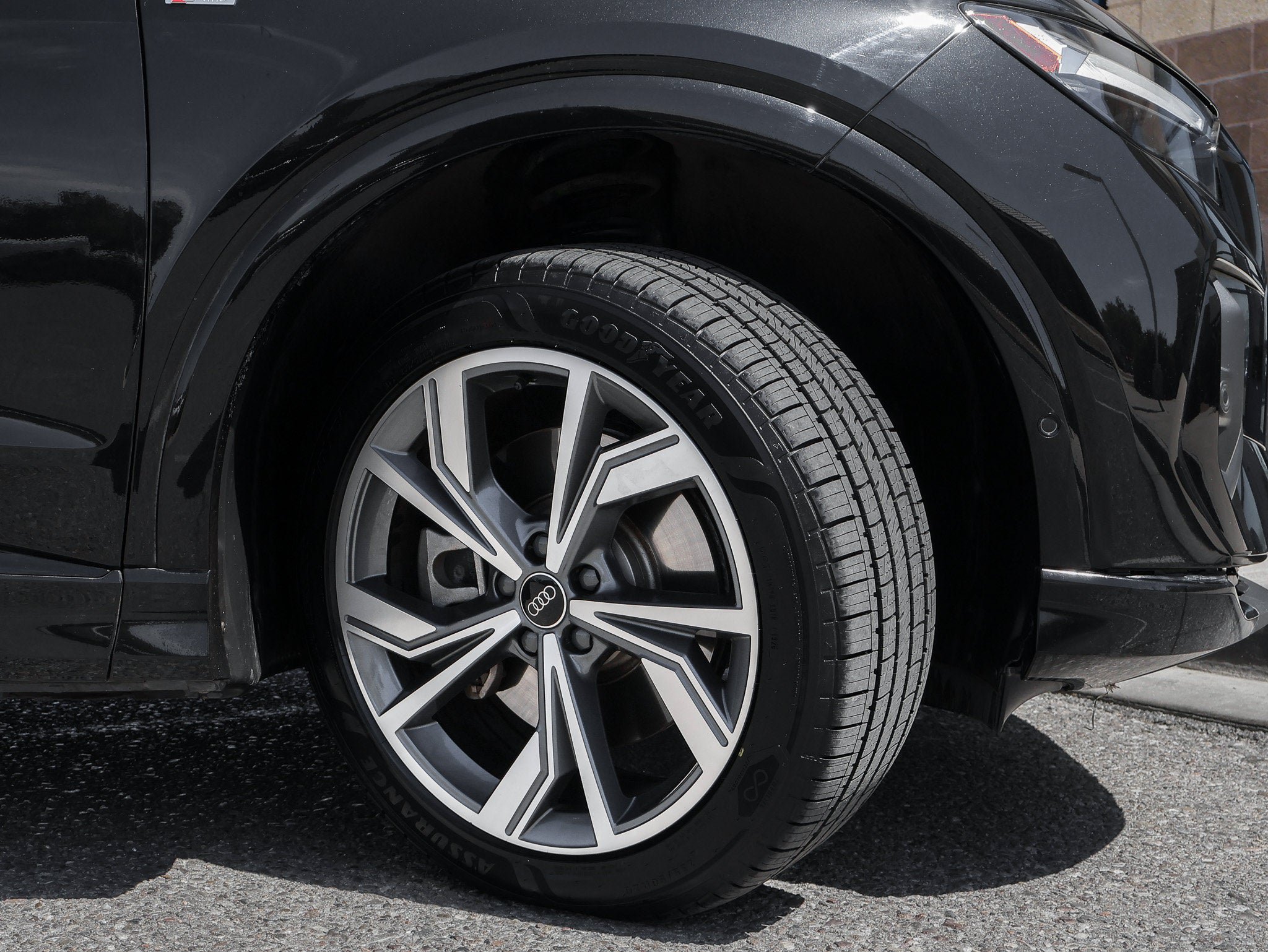 Used 2024 Audi Q4 e-tron Premium Plus AWD/4WD image 13