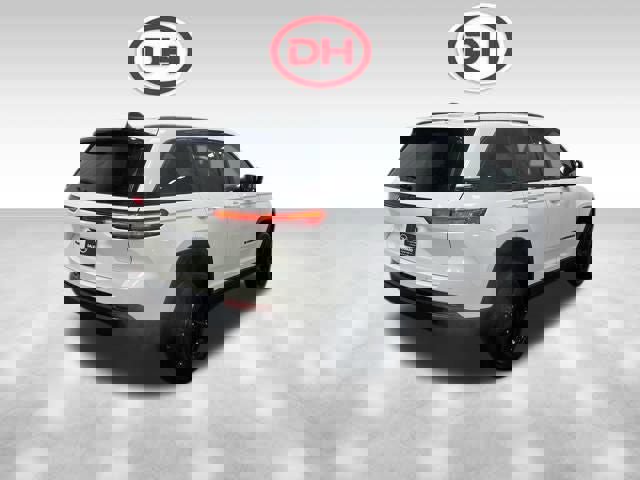 New 2025 Jeep Grand Cherokee Altitude image 12