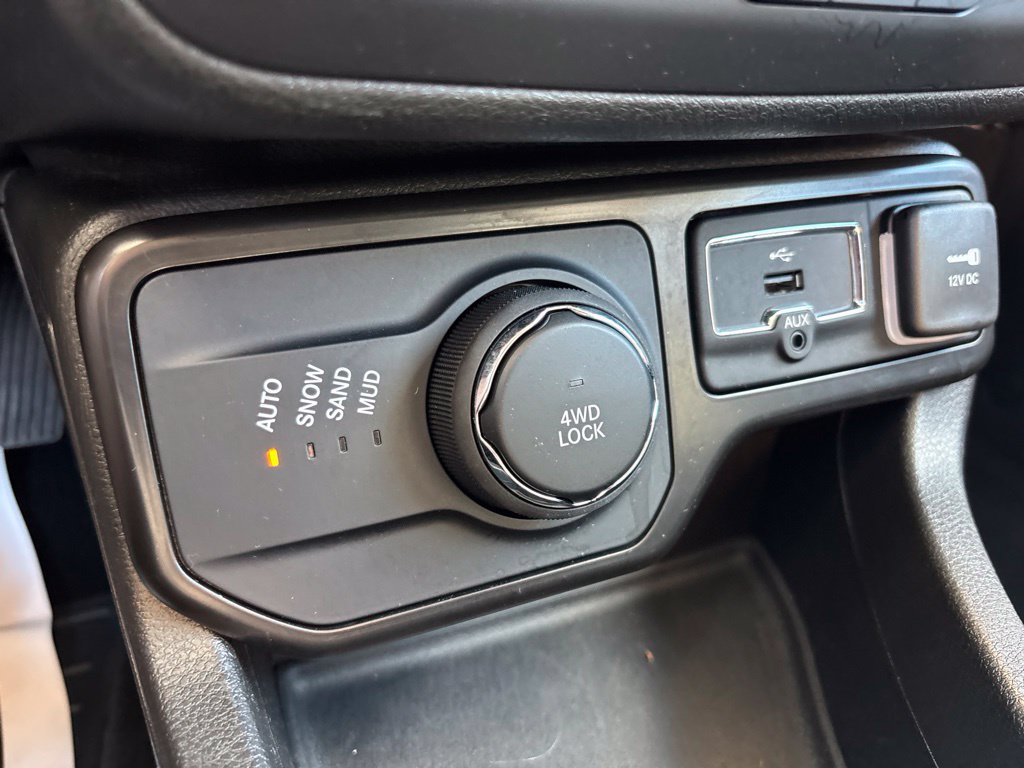 Used 2023 Jeep Renegade Latitude AWD/4WD image 26