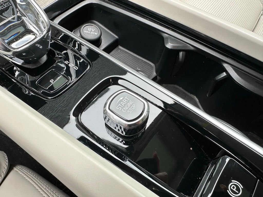 Used 2023 Volvo XC60 B5 Ultimate w/ Protection Package Premier image 31