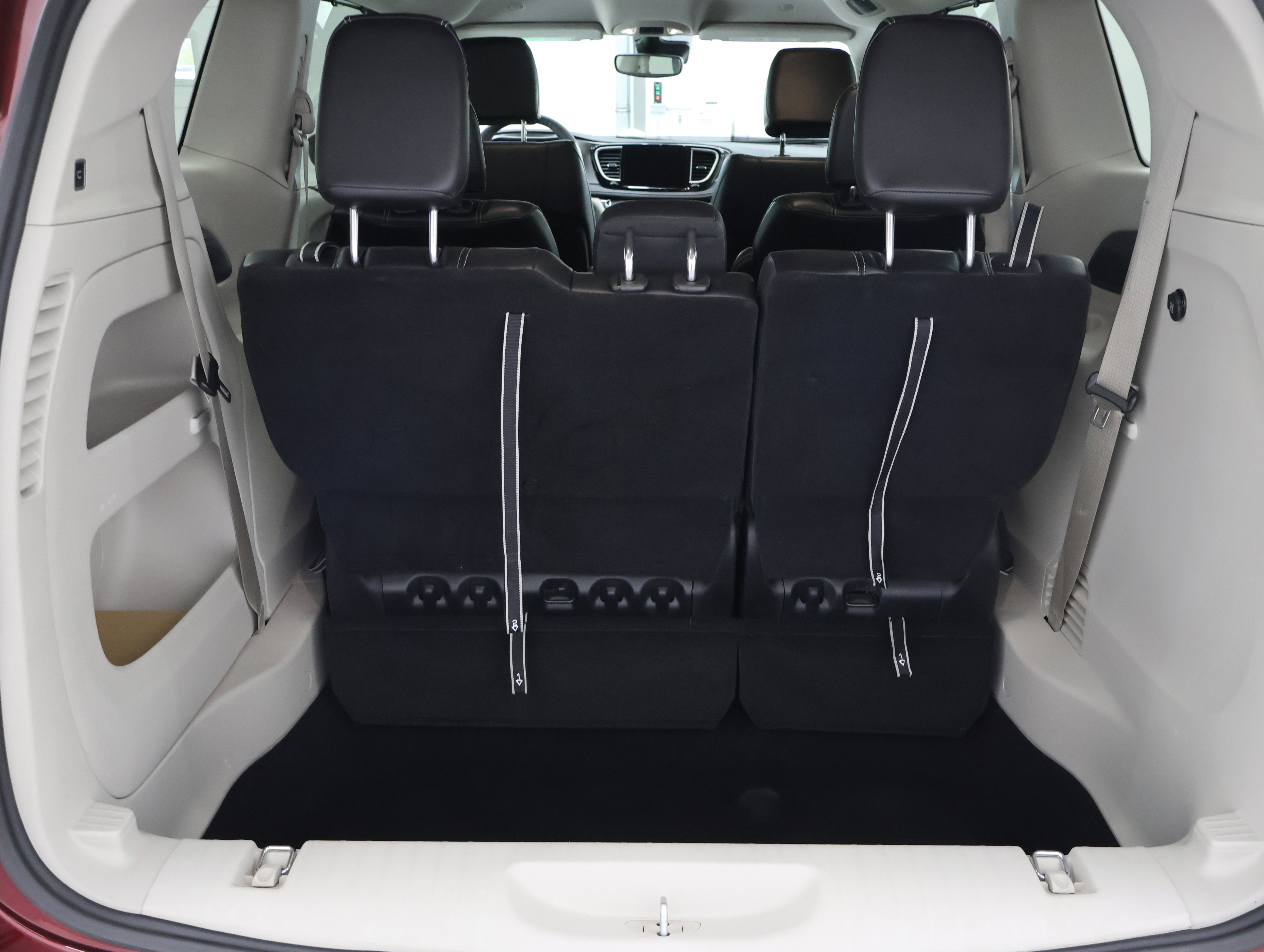 Used 2023 Chrysler Pacifica Touring-L AWD/4WD image 31