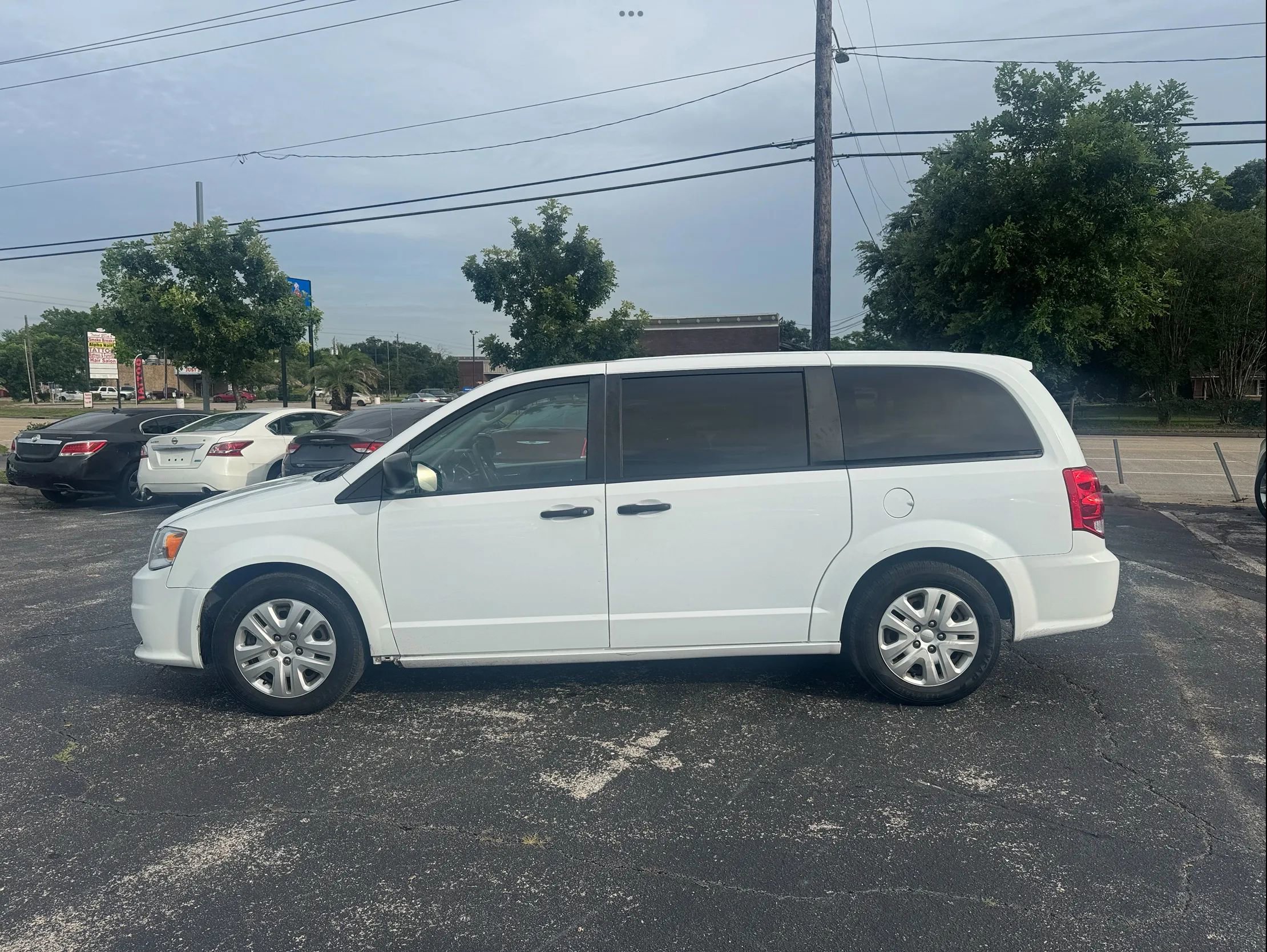 Used 2019 Dodge Grand Caravan SE w/ UConnect Hands-Free Group FWD image 10