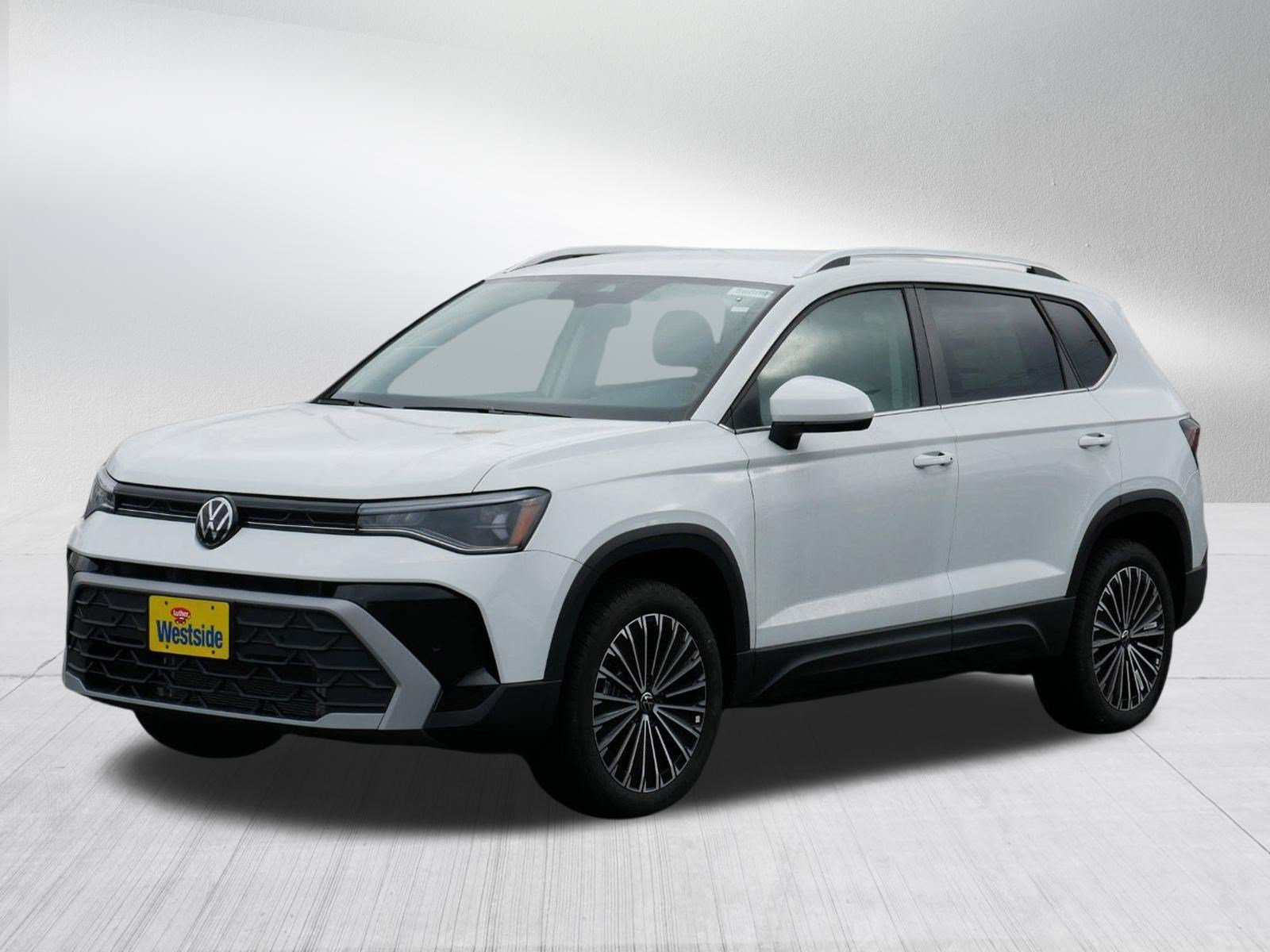 New 2026 Volkswagen Taos SE FWD image 2