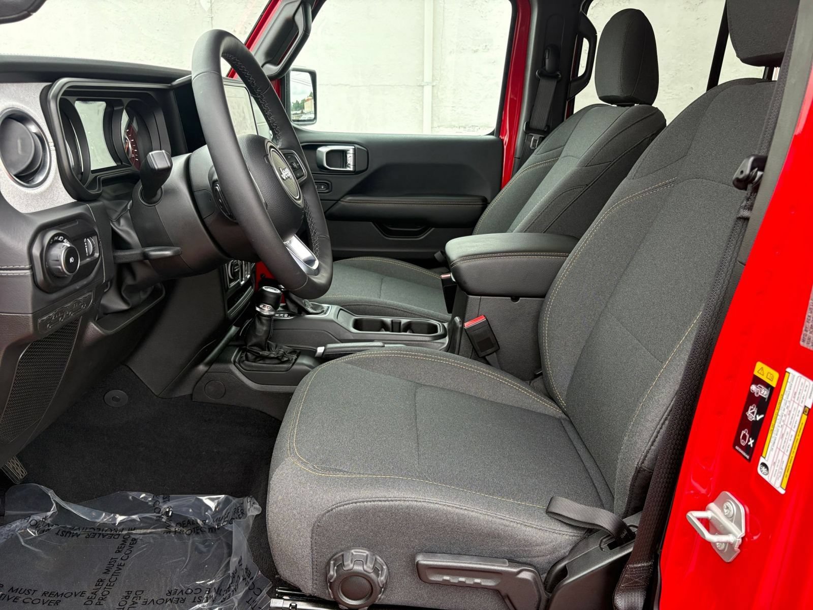 Used 2025 Jeep Wrangler Unlimited Sahara AWD/4WD image 27