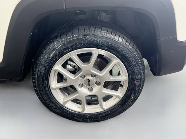 Used 2023 Jeep Renegade Latitude AWD/4WD image 25