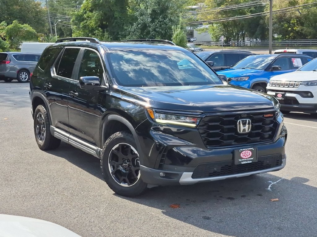 Used 2025 Honda Pilot TrailSport image 1