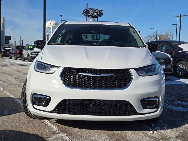 Used 2024 Chrysler Pacifica Limited image 4