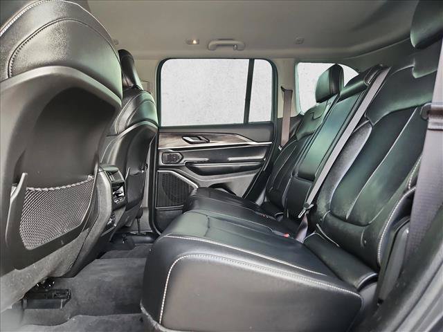Used 2022 Jeep Grand Cherokee Limited AWD/4WD image 19
