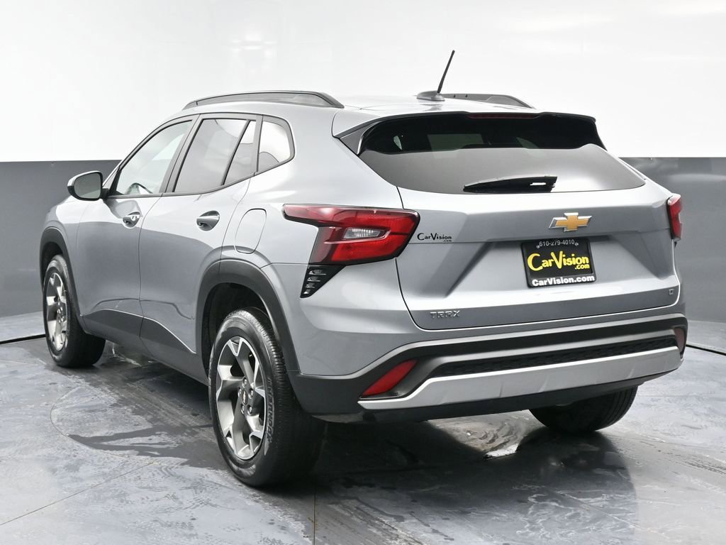 Used 2024 Chevrolet Trax LT image 7