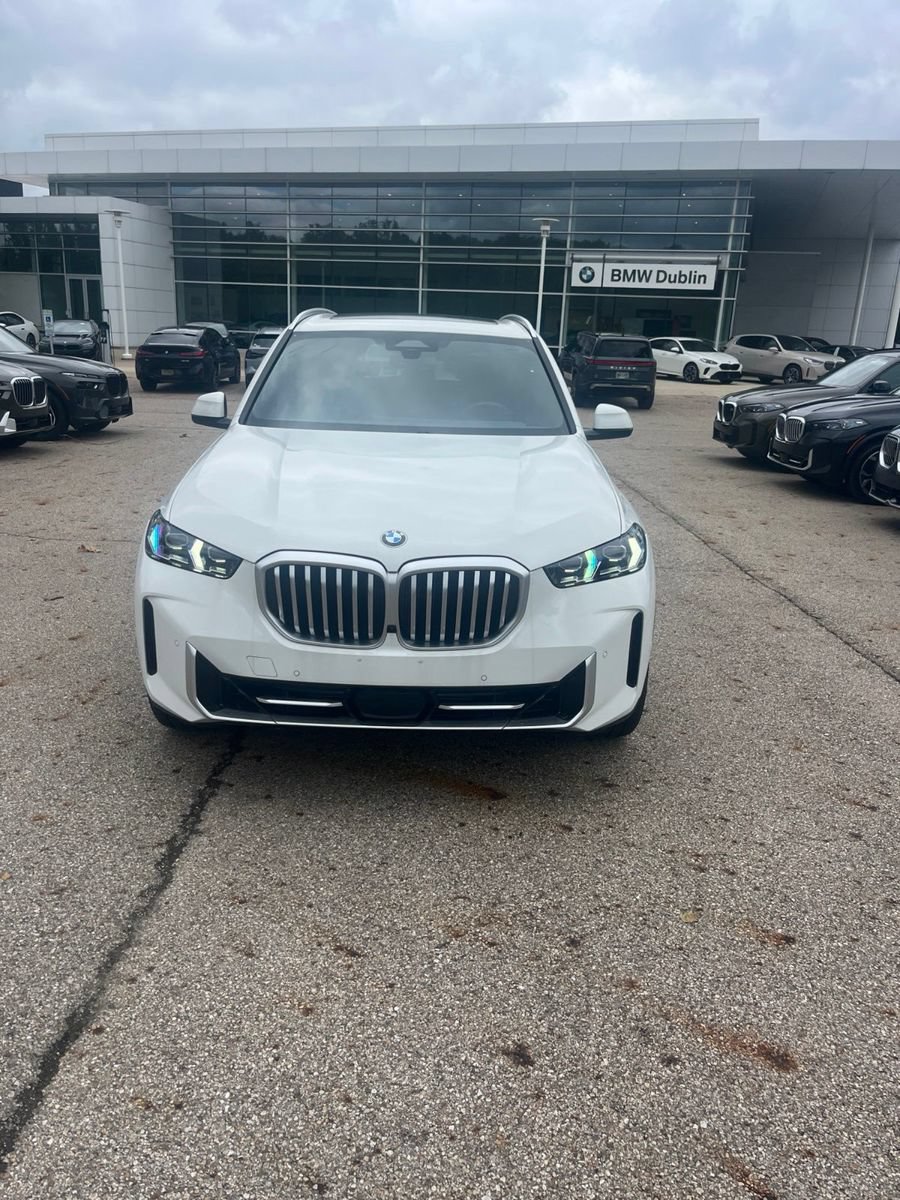 Used 2025 BMW X5 xDrive40i w/ Parking Assistance Package AWD/4WD image 2
