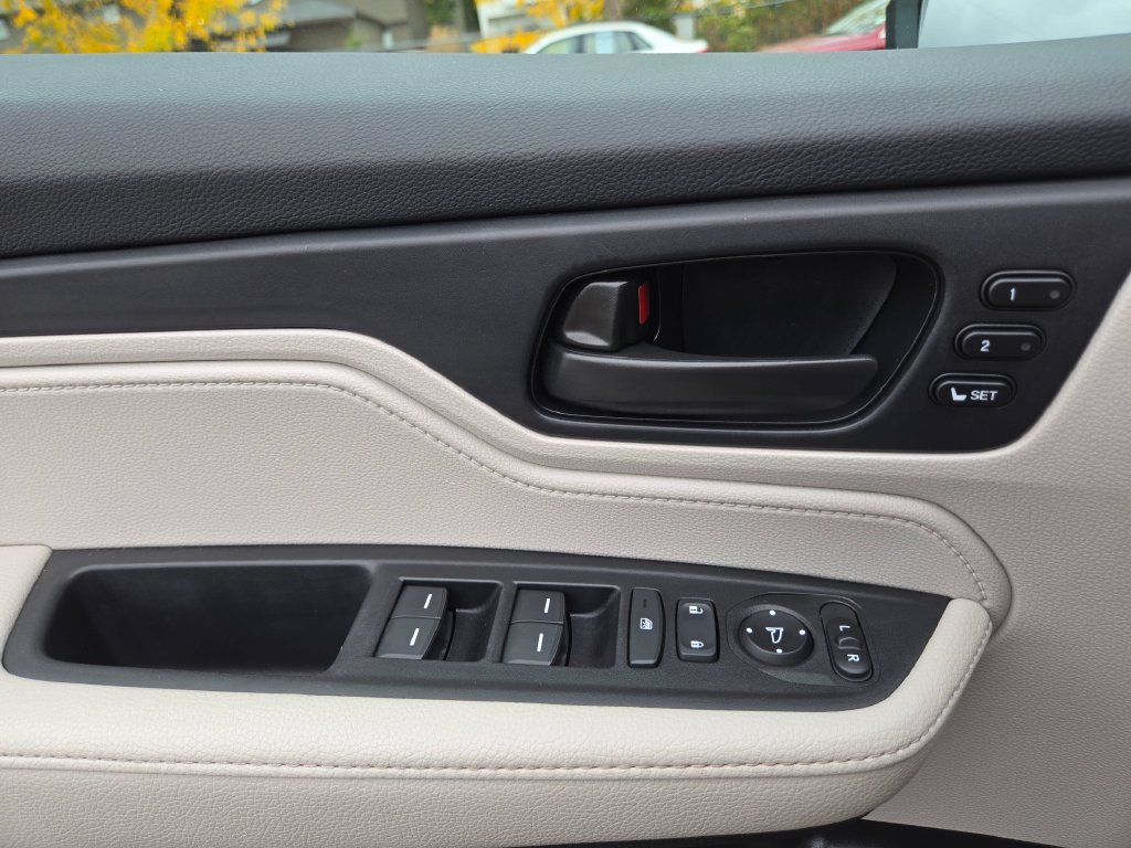 Used 2025 Honda Odyssey EX-L image 24