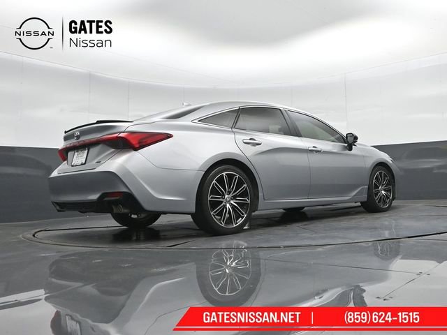 Used 2019 Toyota Avalon XSE FWD image 37