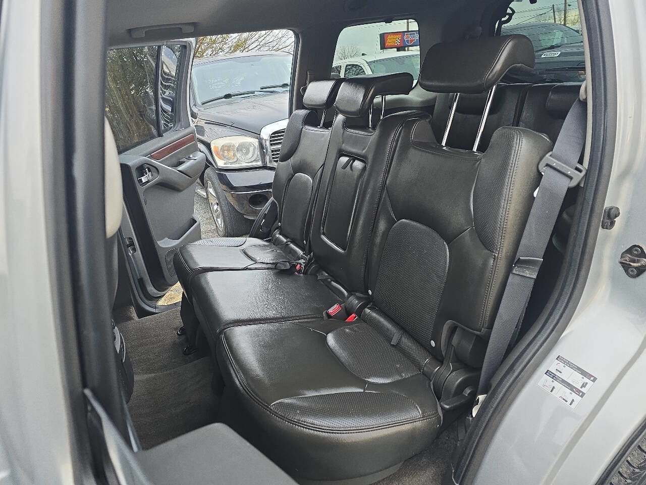 Used 2011 Nissan Pathfinder LE w/ Navigation Pkg image 10