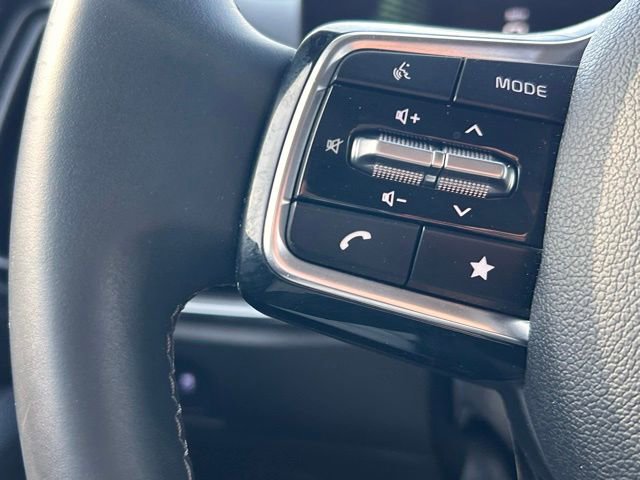 Used 2025 Kia Sorento S image 21