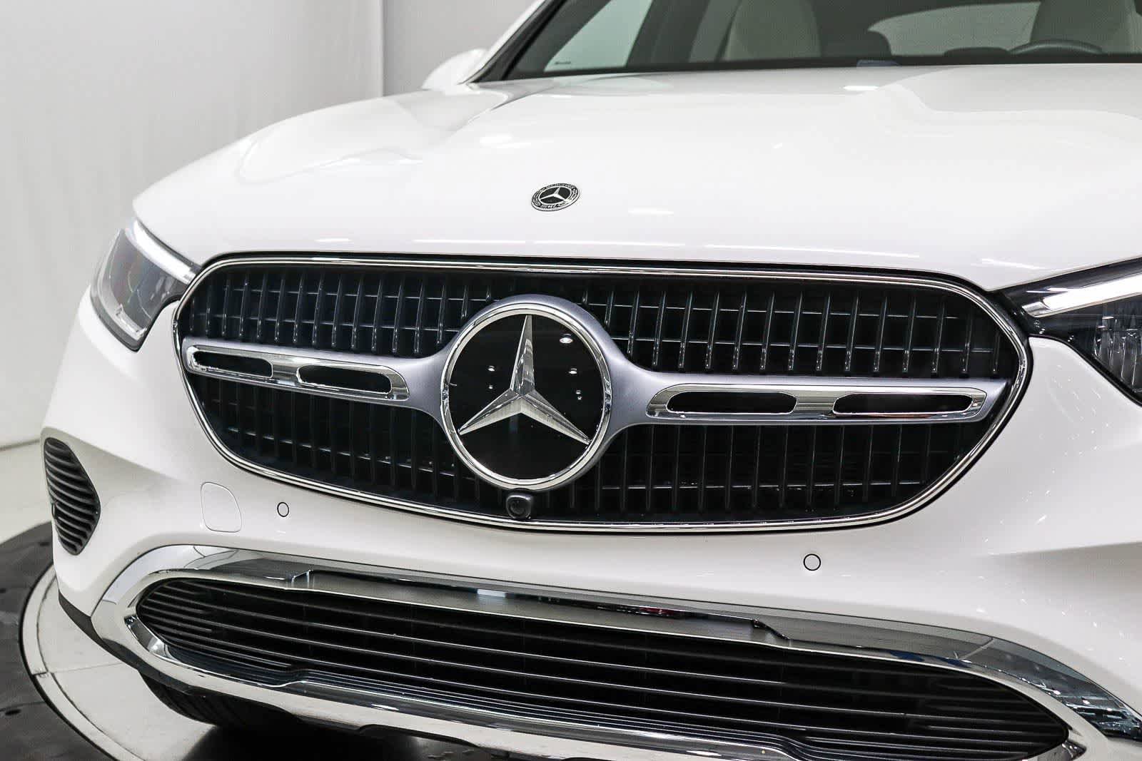 Used 2025 Mercedes-Benz GLC 350e 4MATIC image 8