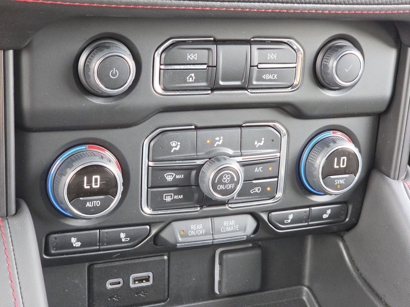 Used 2024 Chevrolet Tahoe RST w/ Luxury Package AWD/4WD image 16