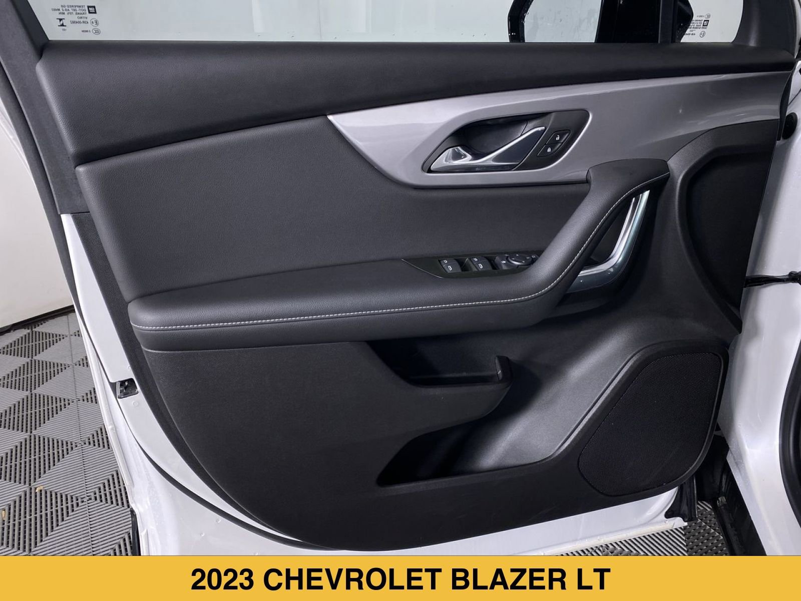 Used 2023 Chevrolet Blazer LT w/ Midnight/Sport Edition FWD image 11