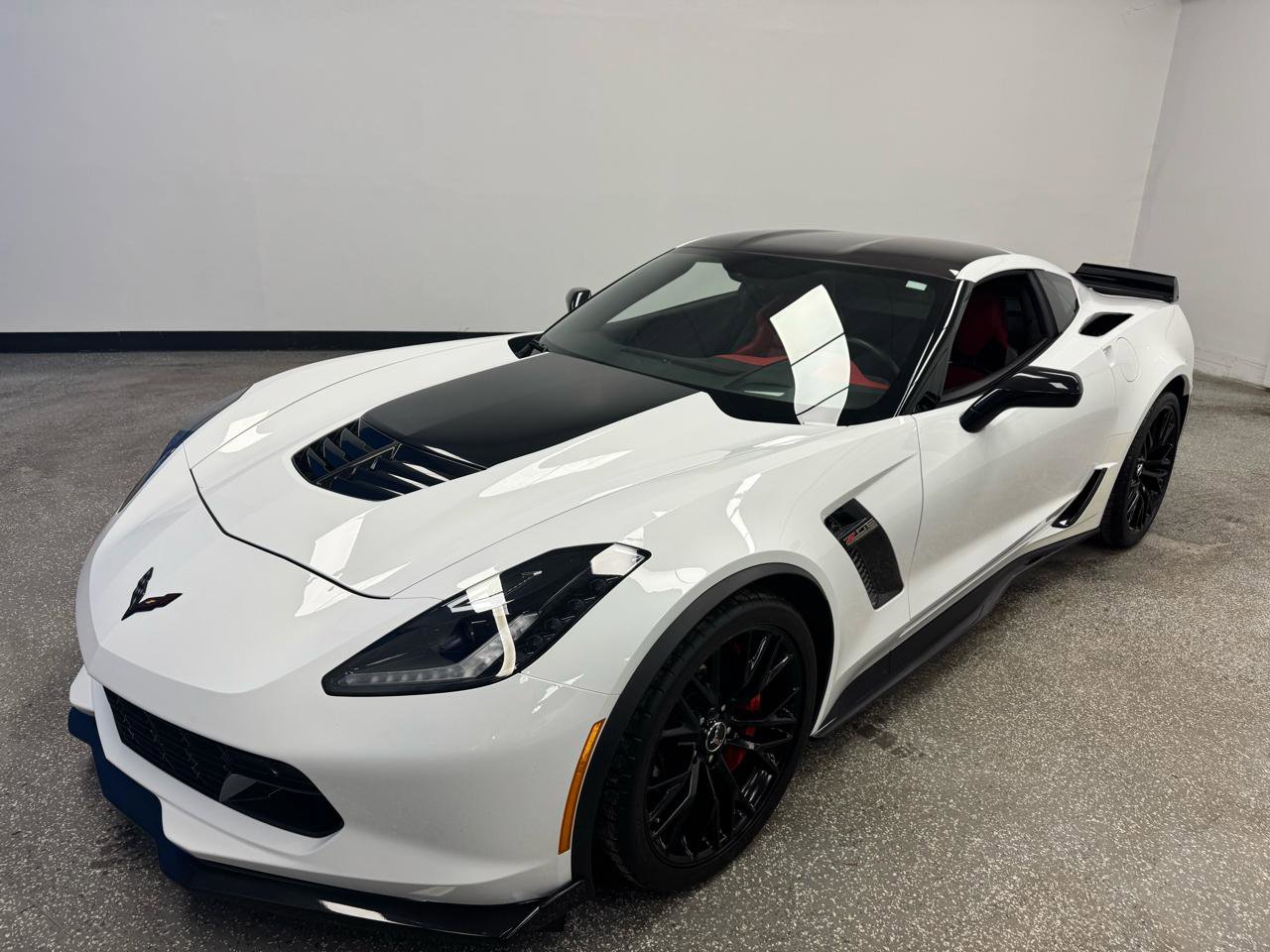 Used 2015 Chevrolet Corvette Z06 w/ 3LZ Preferred Equipment Group image 32