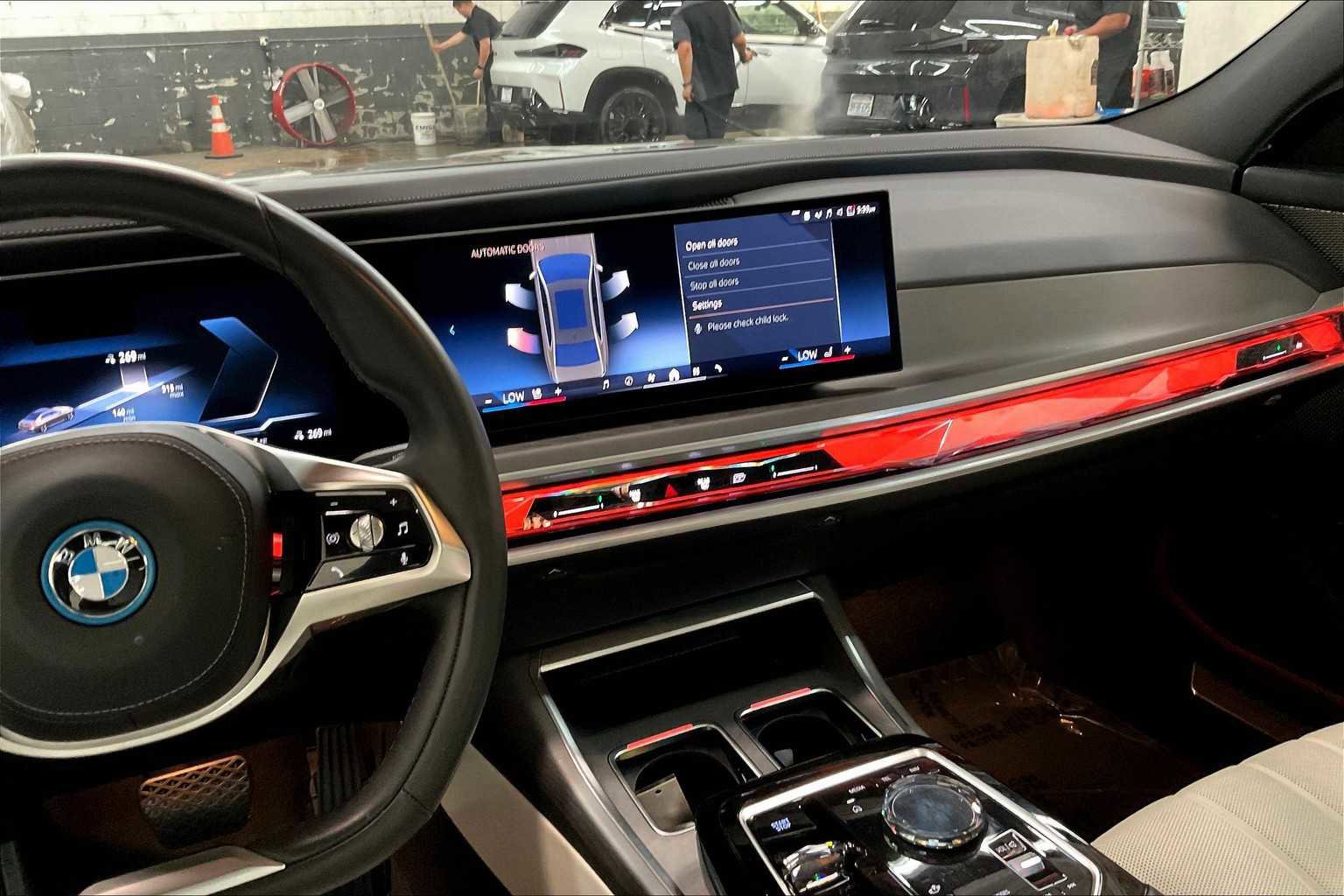 Used 2025 BMW i7 xDrive60 w/ Executive Package image 9