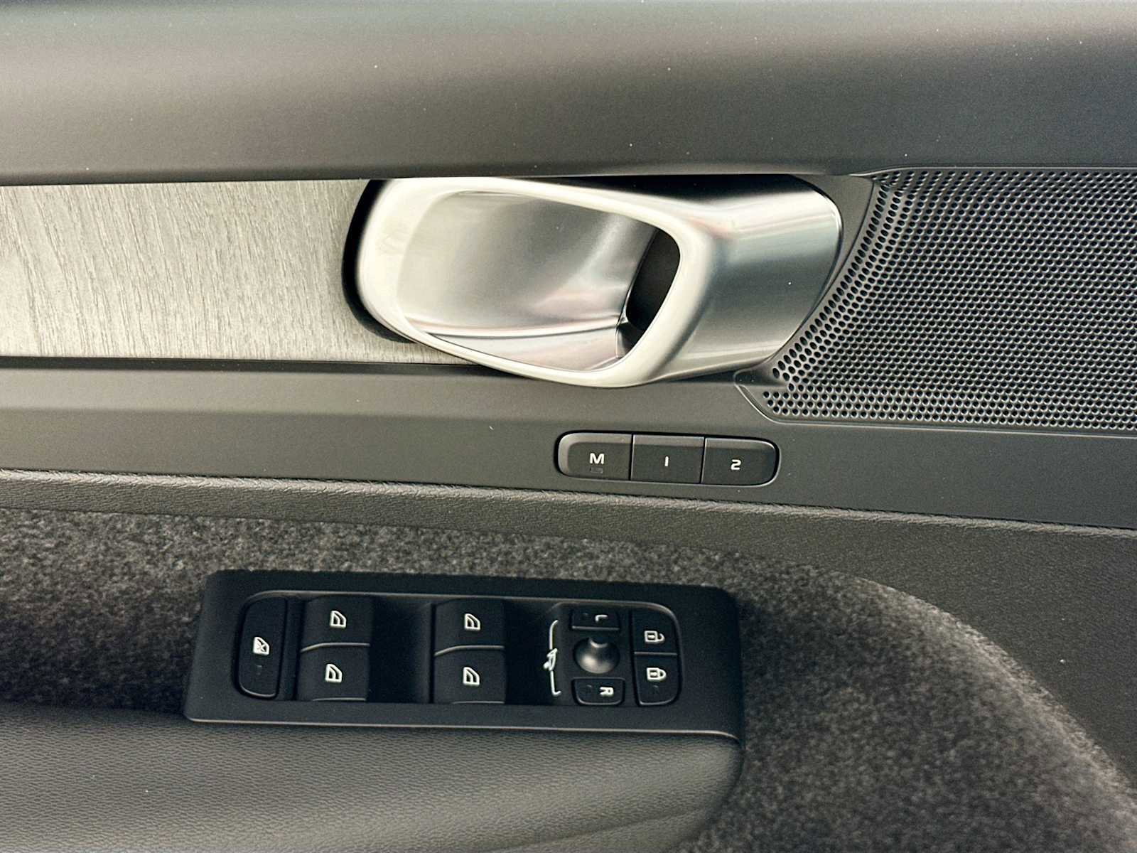 Used 2025 Volvo XC40 B5 Core w/ Protection Package Premier image 16