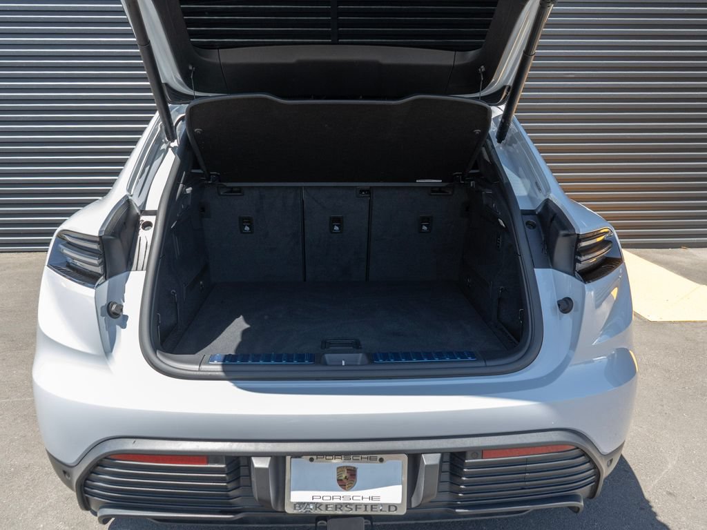 Used 2024 Porsche Macan 4 Electric AWD/4WD image 36