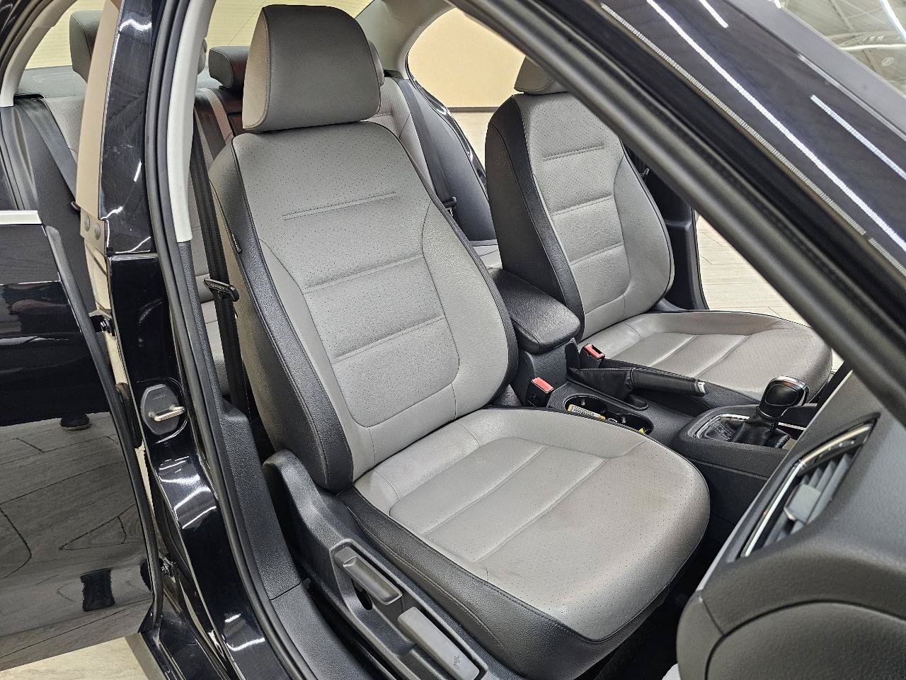 Used 2016 Volkswagen Jetta SEL Premium FWD image 19