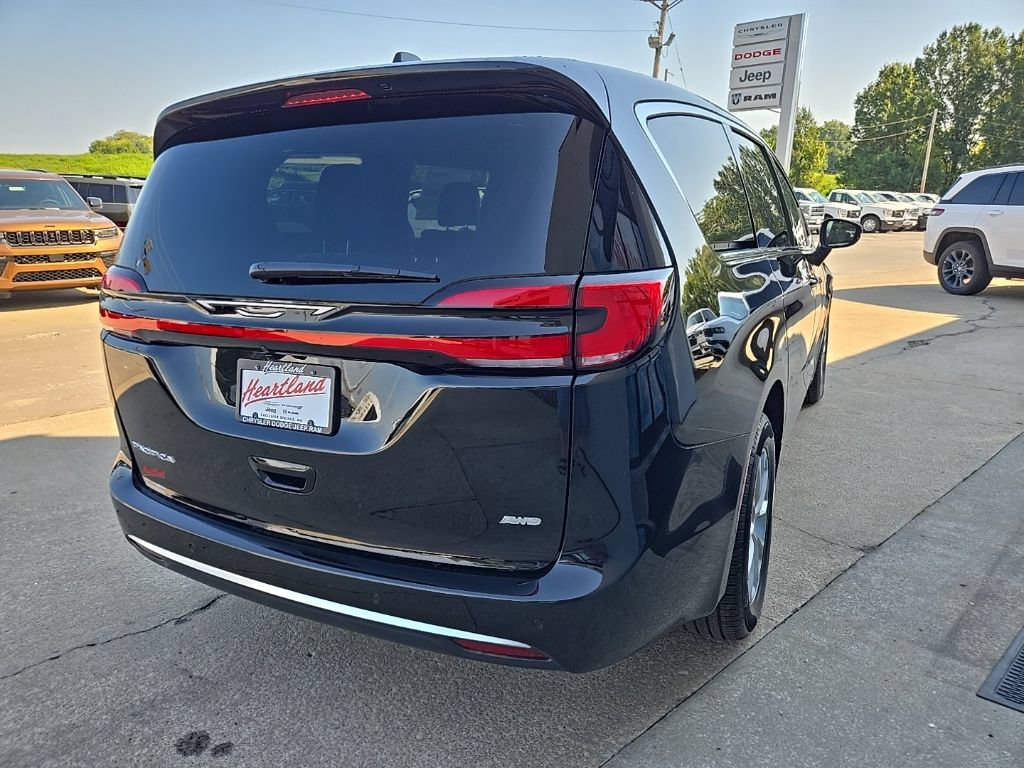 New 2027 Chrysler Pacifica Select w/ Family Tech Group AWD/4WD image 12